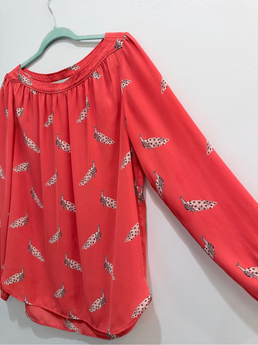 Sold LOFT Peacock Print Coral Pleated Long Sleeve Blouse Pink Boat Neck Whimsy - Picture 3 of 10